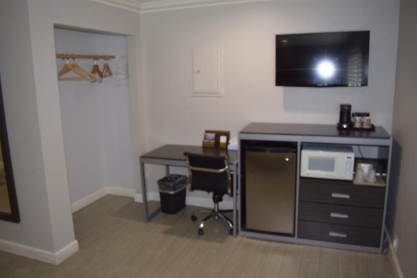 Deluxe Inn Hawthorne/ LAX image 37